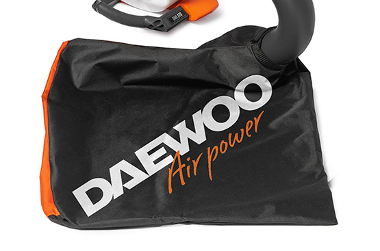 Наплечный мешок объемом 45 л позволяет эффективно собирать сухую опавшую листву, шишки, хвою и мелкие ветки